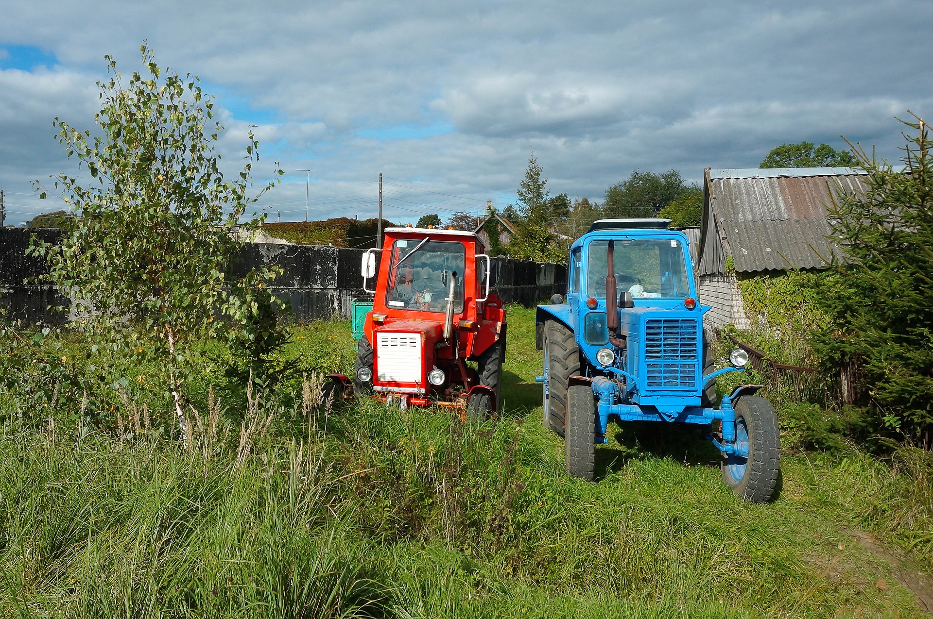 tractor-blue-3262266_1920