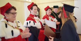 PWSZ W SANOKU: Licencjaci pielęgniarstwa odebrali dyplomy