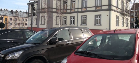 BRZOZÓW: Radni chcą strefy płatnego parkowania. Miasto przygotowuje projekt na 150 miejsc (VIDEO)